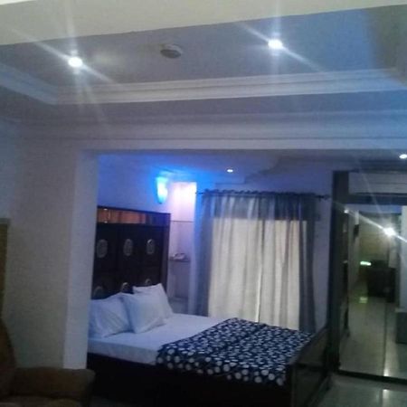 Theodawn Hotels @ Suite 29 إيكجا المظهر الخارجي الصورة