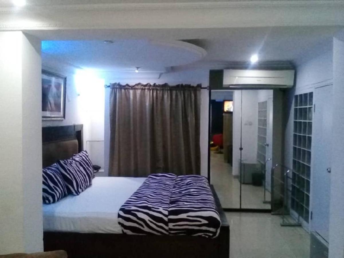 Theodawn Hotels @ Suite 29 إيكجا المظهر الخارجي الصورة