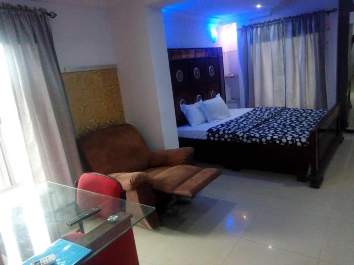 Theodawn Hotels @ Suite 29 إيكجا المظهر الخارجي الصورة