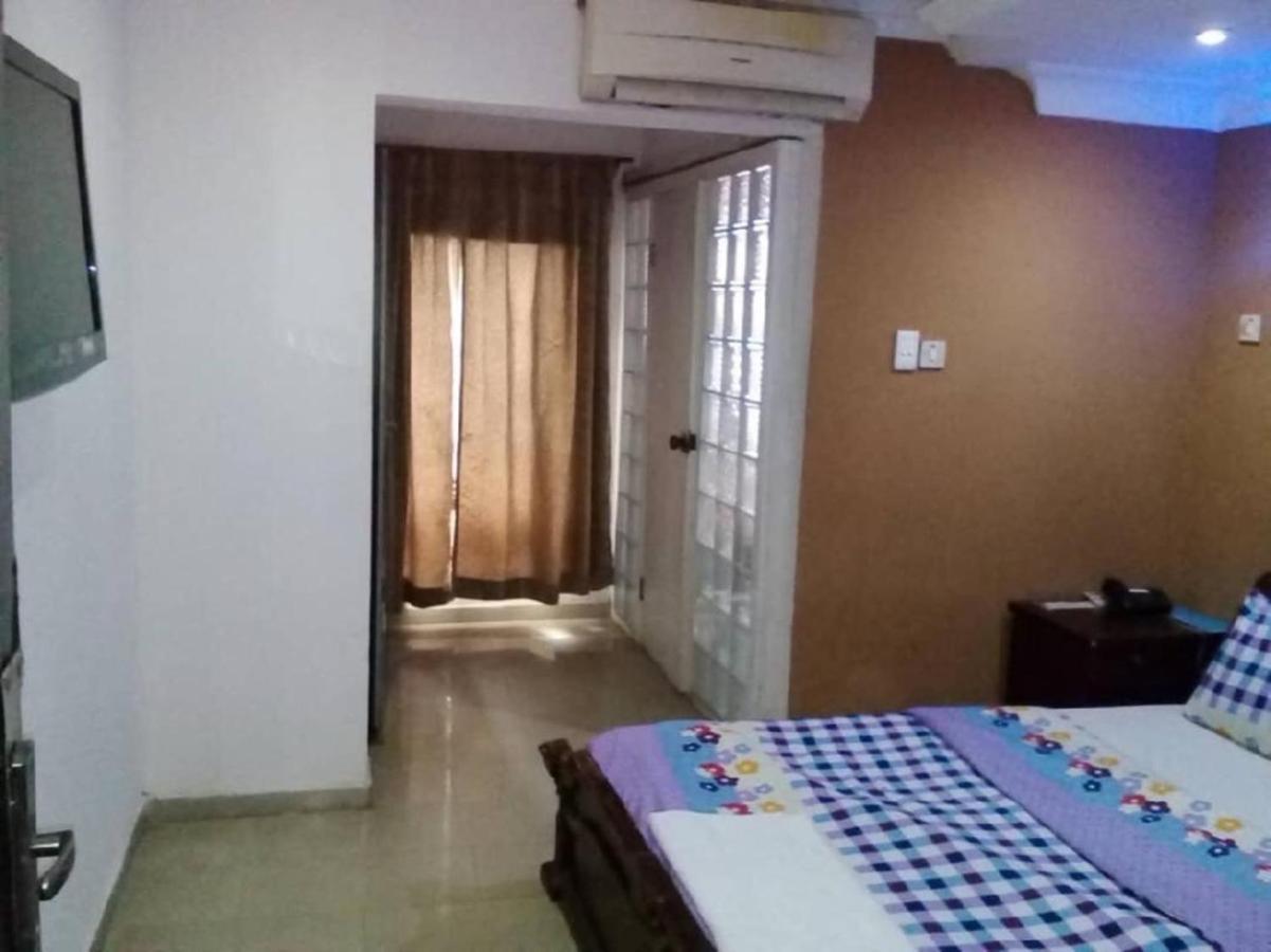 Theodawn Hotels @ Suite 29 إيكجا المظهر الخارجي الصورة
