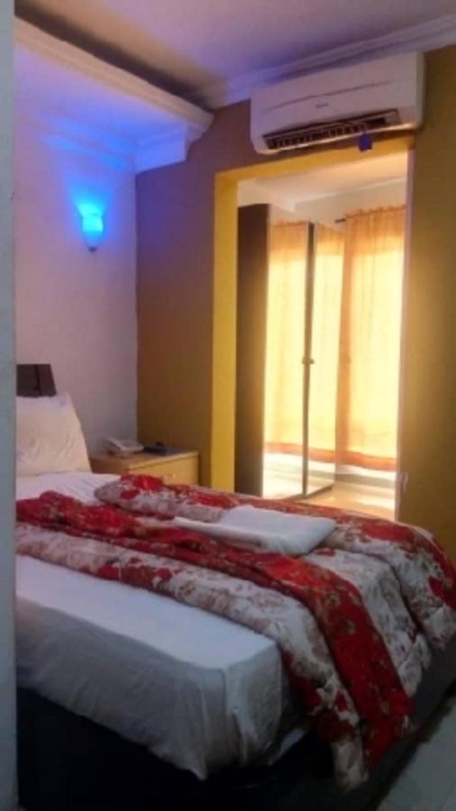 Theodawn Hotels @ Suite 29 إيكجا المظهر الخارجي الصورة