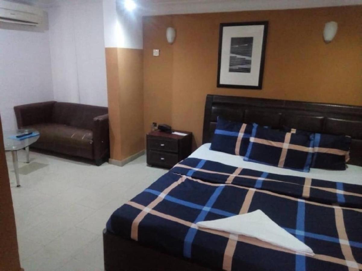 Theodawn Hotels @ Suite 29 إيكجا المظهر الخارجي الصورة