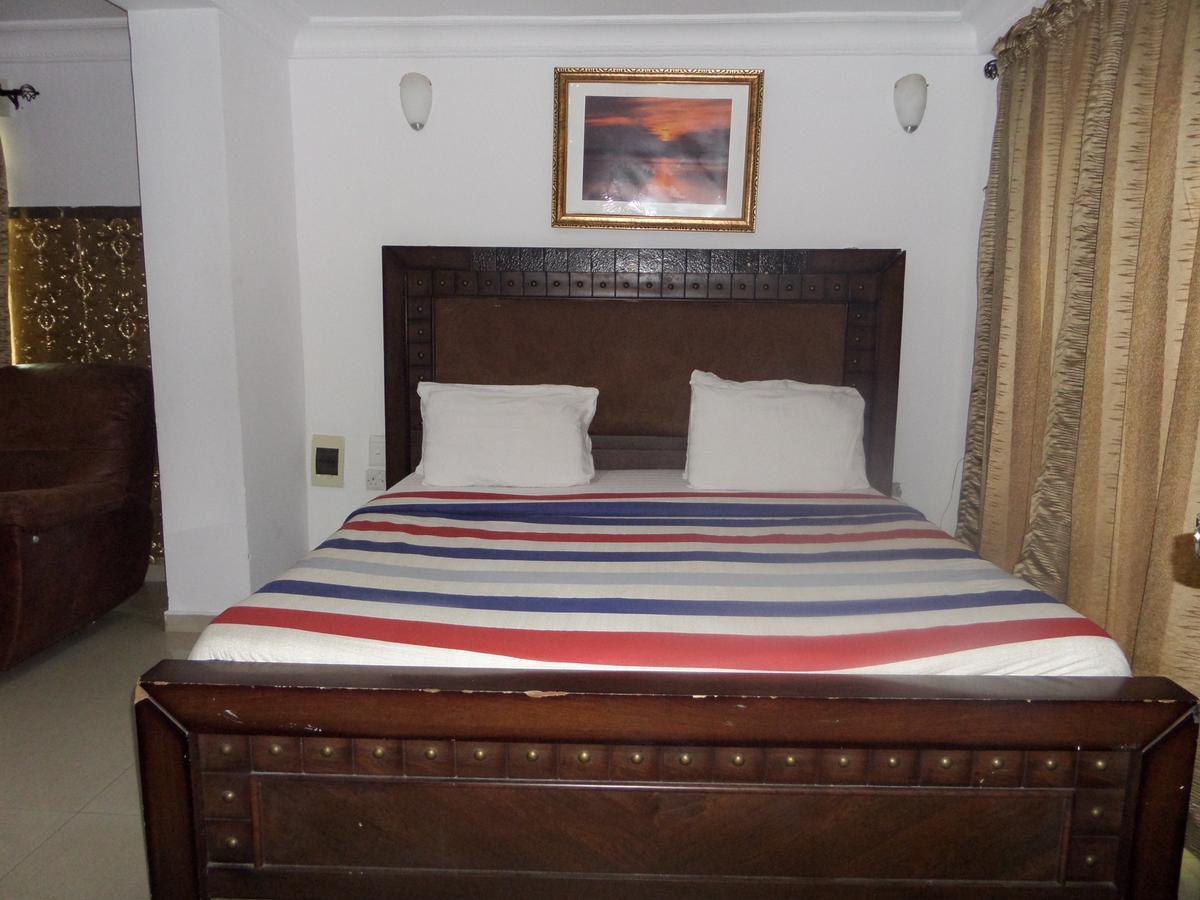 Theodawn Hotels @ Suite 29 إيكجا المظهر الخارجي الصورة