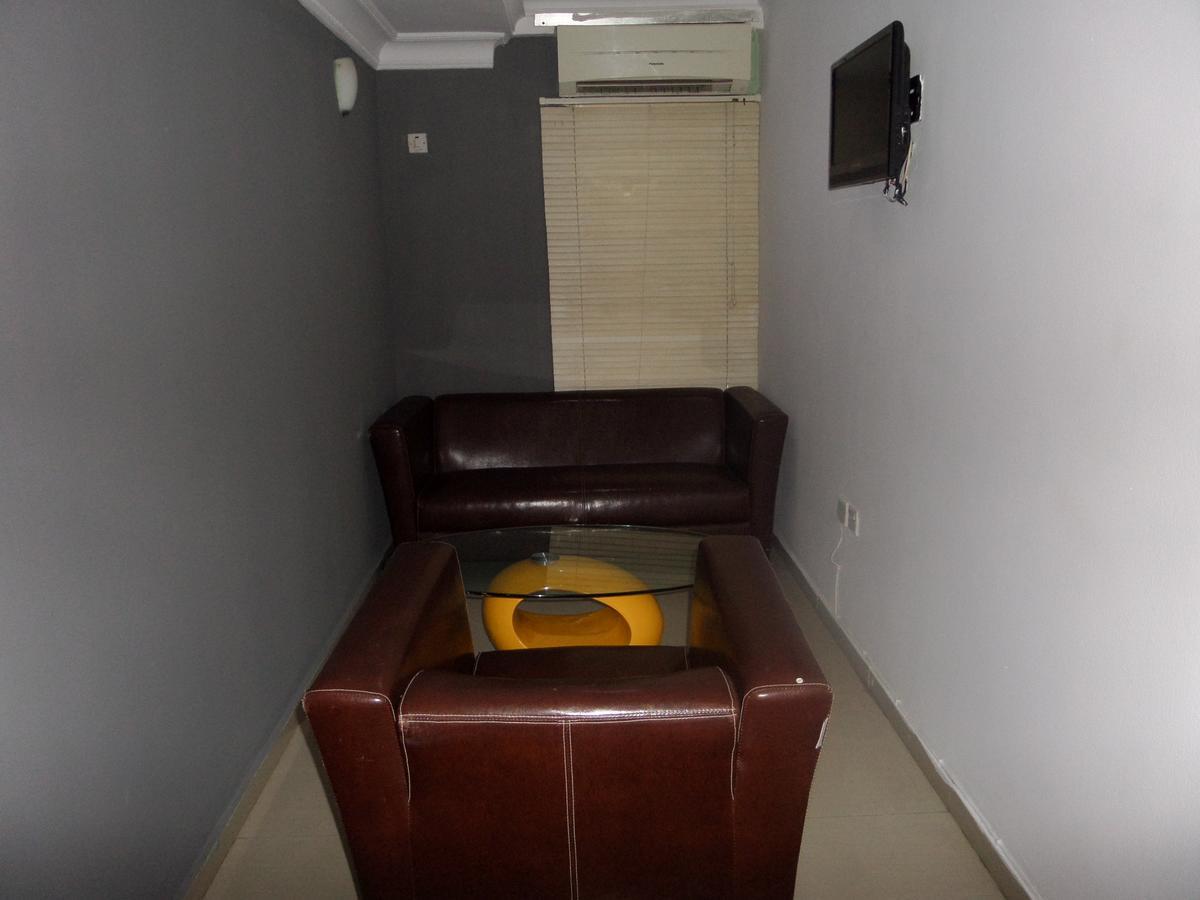 Theodawn Hotels @ Suite 29 إيكجا المظهر الخارجي الصورة
