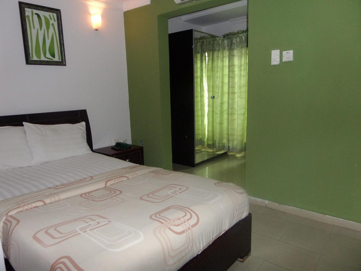 Theodawn Hotels @ Suite 29 إيكجا المظهر الخارجي الصورة