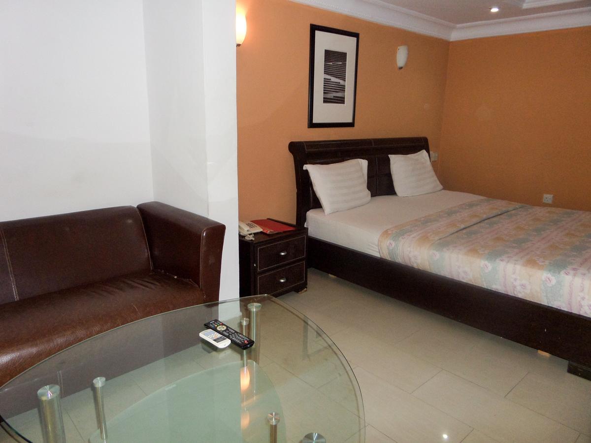 Theodawn Hotels @ Suite 29 إيكجا المظهر الخارجي الصورة