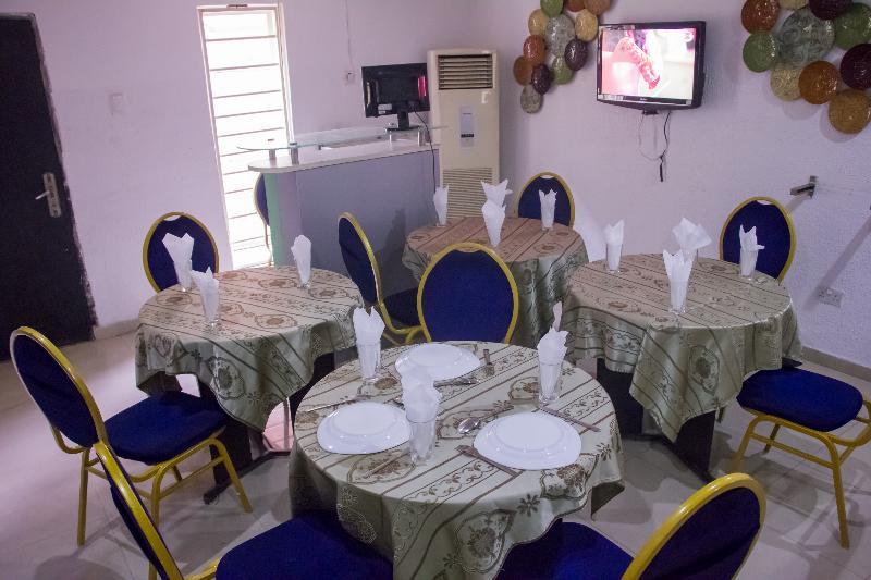 Theodawn Hotels @ Suite 29 إيكجا المظهر الخارجي الصورة