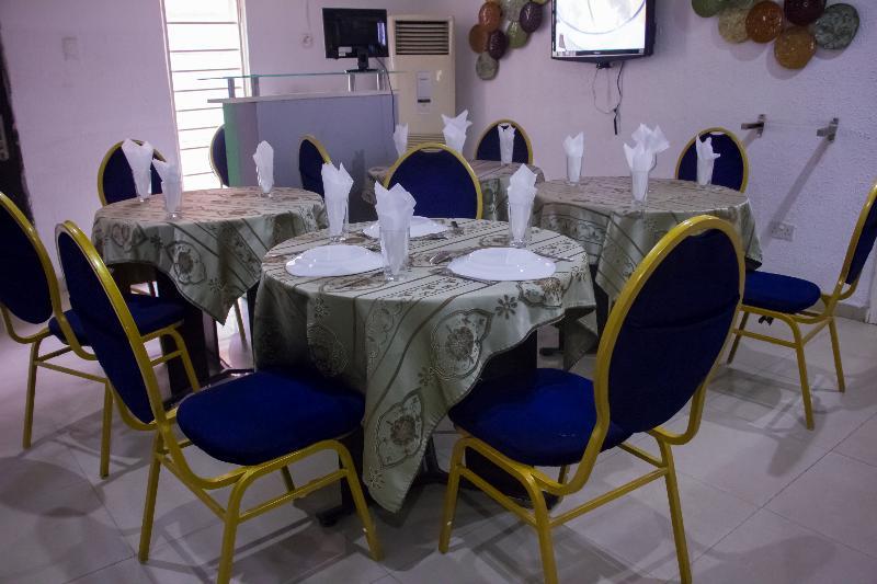 Theodawn Hotels @ Suite 29 إيكجا المظهر الخارجي الصورة