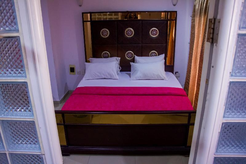 Theodawn Hotels @ Suite 29 إيكجا المظهر الخارجي الصورة