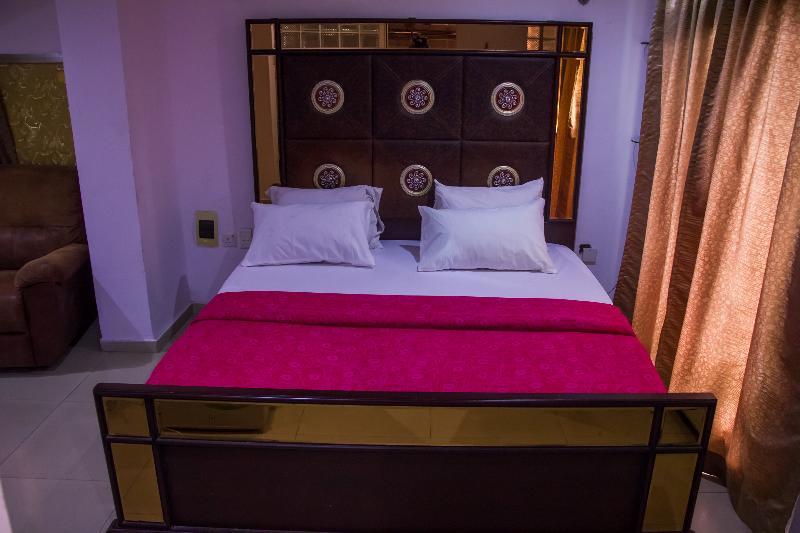 Theodawn Hotels @ Suite 29 إيكجا المظهر الخارجي الصورة
