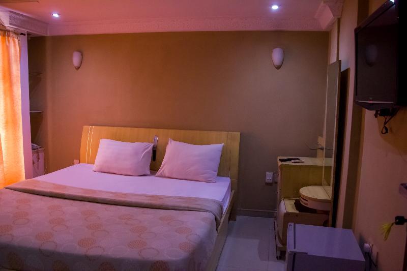 Theodawn Hotels @ Suite 29 إيكجا المظهر الخارجي الصورة