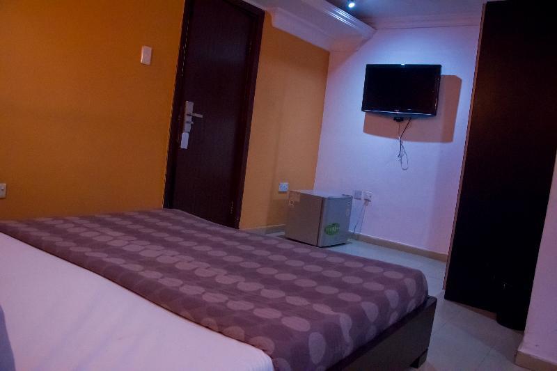 Theodawn Hotels @ Suite 29 إيكجا المظهر الخارجي الصورة