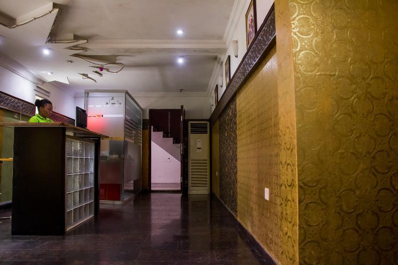 Theodawn Hotels @ Suite 29 إيكجا المظهر الخارجي الصورة