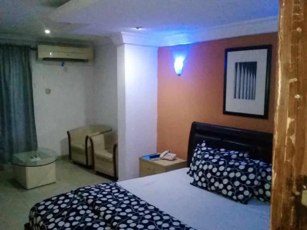 Theodawn Hotels @ Suite 29 إيكجا المظهر الخارجي الصورة